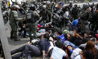Στους 26 οι νεκροί διαδηλωτές στη Βενεζουέλα – Πυροβολήθηκε 23χρονος στο κεφάλι (φωτο)