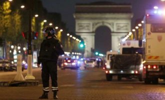 Θρίλερ: Παραδόθηκε στην Αμβέρσα ο άνδρας που είναι ύποπτος για την επίθεση στο Παρίσι