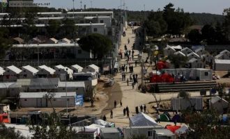 Συνεχίζουν την απεργία πείνας στη Λέσβο οι 12 Κούρδοι πρόσφυγες από τη Συρία