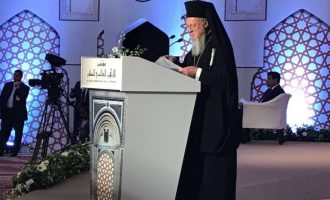 Καταχειροκροτήθηκε ο Οικ. Πατριάρχης στη Διάσκεψη για την Ειρήνη του ιδρύματος Αλ Άζχαρ