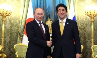 Γιατί πηγαίνει στη Μόσχα ο Ιάπωνας πρωθυπουργός – Τι θα ζητήσει από τον Πούτιν
