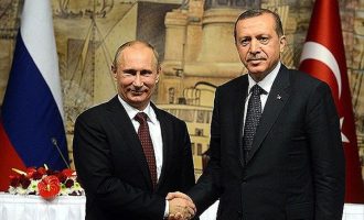Επίτροπος Έτινγκερ: Αυταρχικοί τραμπούκοι ο Ερντογάν και ο Πούτιν
