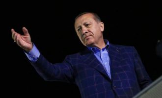 Πουλάει τρέλα ο Ερντογάν: Οι συνταγματικές αλλαγές δεν με καθιστούν δικτάτορα