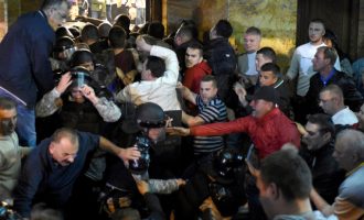 Ρωσικό ΥΠ. ΕΞ.: Ξένος δάκτυλος ευθύνεται για τα επεισόδια στα Σκόπια