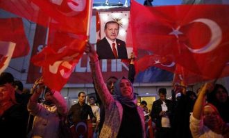 Σκεπτικισμός και επιφυλακτικότητα στην Ελλάδα για το δημοψήφισμα στην Τουρκία