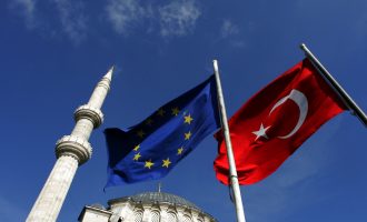 Αυστηρό μήνυμα Κομισιόν σε Τουρκία: Nα σεβαστεί την εθνική κυριαρχία των χωρών μελών της ΕΕ