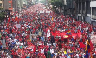Στα πρόθυρα εμφυλίου η Βενεζουέλα – 3 νεκροί στις διαδηλώσεις της Τετάρτης