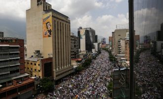 Χάος στη Βενεζουέλα: Νέες κινητοποιήσεις ετοιμάζει η αντιπολίτευση – Πάνω από 30 οι νεκροί