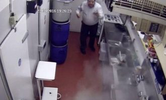 Ιδιοκτήτης εστιατορίου πέταξε καυτό νερό στον σεφ γιατί δεν μαγείρεψε σωστά ένα αβγό