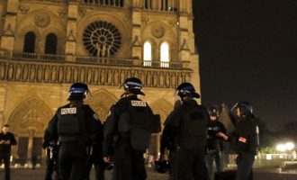Συναγερμός στο Παρίσι: Εκκενώθηκε η Πλατεία της Δημοκρατίας- Φόβοι για παγιδευμένο αυτοκίνητο