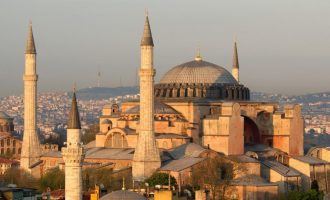 Κουμουτσάκος για Αγία Σοφία: Η Τουρκία κάνει μεγάλο λάθος που εμπλέκει τη θρησκεία με την πολιτική