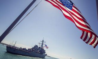 Αμερικανικό πολεμικό πλοίο στη Νότια Σινική Θάλασσα εξοργίζει την Κίνα