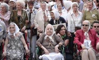 Αργεντινή: Οι Μητέρες της Πλατείας του Μαΐου γιόρτασαν 40 χρόνια από την πρώτη τους συγκέντρωση
