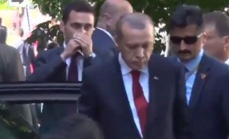 Πρωτοφανές! Ο Ερντογάν έδωσε την εντολή να χτυπήσουν τους Κούρδους διαδηλωτές στην Ουάσιγκτον (βίντεο)