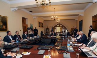 Ο Χριστόφιας αποχώρησε από το Εθνικό Συμβούλιο επειδή δεν του σήκωνε το τηλέφωνο ο Αναστασιάδης