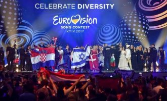Βομβαρδισμός με νεκρούς στην ανατολική Ουκρανία ενώ στο Κίεβο έχει Eurovision