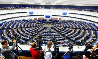 Πορτογάλος ευρωβουλευτής: Ντροπή η στάση της ΕΕ για την Ελλάδα – Ο Σόιμπλε να μη νοιάζεται μόνο για τη Γερμανία