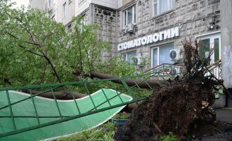 Oκτώ νεκροί και δεκάδες τραυματίες από ισχυρή καταιγίδα στη Μόσχα (βίντεο)