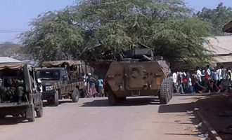 Βομβιστική επίθεση σε αστυνομικά οχήματα στη Κένυα – Οκτώ νεκροί