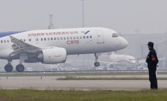 Παρθενική πτήση για το πρώτο επιβατικό αεροσκάφος κινεζικής κατασκευής (βίντεο)