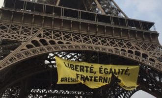 Η Greenpeace ανήρτησε στον Πύργο του Άιφελ πανό κατά της Λεπέν (βίντεο)