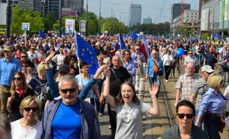 Οι “Μένουμε Ευρώπη” διαδήλωσαν στη Βαρσοβία κατά της κυβέρνησης Κατσίνσκι