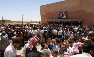 Εκατοντάδες ισλαμιστές παραδόθηκαν στην κυβέρνηση της Συρίας και συγχωρέθηκαν