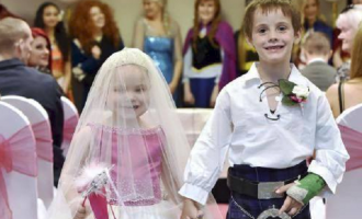 Συγκλονιστικό: 6χρονος “παντρεύτηκε” την 5χρονη καρκινοπαθή φίλη του!