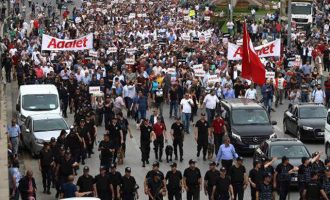 Στους δρόμους οι Τούρκοι  για τη φυλάκιση βουλευτή που αποκάλυψε παρτίδες Ερντογάν με τζιχαντιστές