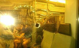 Μενίδι: Η Αστυνομία λέει ότι οι τρύπες στα τζάμια της αμαξοστοιχίας έγιναν από πέτρες