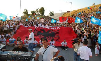 Πορεία προς τα ελληνικά σύνορα θα κάνουν οι Αλβανοί ναζί Τσάμηδες