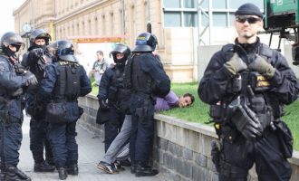 Άδεια να σκοτώνουν τρομοκράτες θα έχουν οι πολίτες της Τσεχίας που κατέχουν νόμιμα όπλα