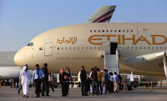 H Etihad Airways των ΗΑΕ διακόπτει από Τρίτη τις πτήσεις προς και από το Κατάρ