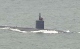 Επίδειξη δύναμης από ΗΠΑ: Πυρηνοκίνητο υποβρύχιο «έδεσε» στη Ν. Κορέα (βίντεο)