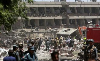 Τζιχαντιστές σκότωσαν  μουσουλμάνους στην Καμπούλ – Πολλοί νεκροί από έκρηξη σε τζαμί
