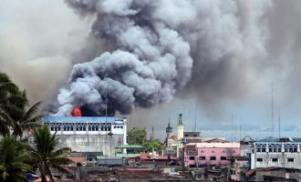 Σε εξέλιξη οι άγριες μάχες μεταξύ τζιχαντιστών και στρατού των Φιλιππίνων στη Μαράουι