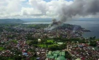 Σφοδρός βομβαρδισμός των τζιχαντιστών στην πόλη Μαράουι στις Φιλιππίνες