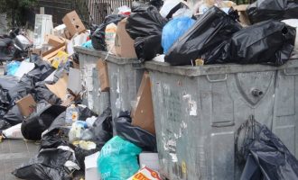 Άλλη μια εβδομάδα με σκουπίδια – Παρατείνεται η απεργία των εργαζομένων στη καθαριότητα