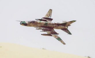Το Ισλαμικό Κράτος βομβαρδίστηκε στην έρημο της Αλ Σούχνα από συριακά αεροπλάνα