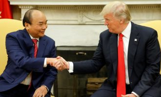 Οι ΗΠΑ έκλεισαν εμπορικές συμφωνίες ύψους 8 δισ. δολαρίων με το Βιετνάμ