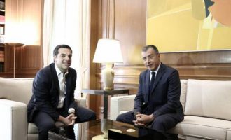 Τσίπρας και Θεοδωράκης στηρίζουν Αναστασιάδη για λύση στο Κυπριακό