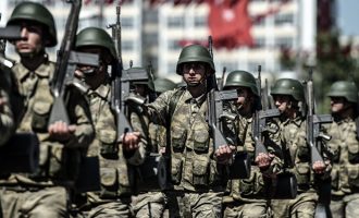 1.553 στρατιωτικούς «έφαγε» μέσα σε 11 μήνες ο Ερντογάν