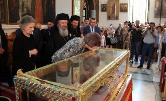 Η βασίλισσα Σοφία προσκύνησε την Αγία Ελένη στην Αγία Βαρβάρα Αττικής