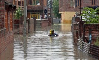 700 οι νεκροί από τις φονικές πλημμύρες στην Ινδία