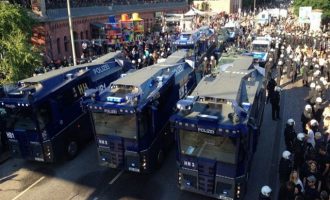 Επί ποδός… πολέμου στο Αμβούργο – Πάνοπλοι αστυνομικοί και τείχος προστασίας σε διαδηλωτές