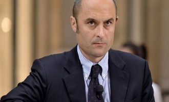 Παραιτήθηκε κεντροδεξιός Ιταλός υπουργός και πηγαίνει στο κόμμα Μπερλουσκόνι