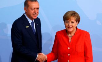 Το 81% των Γερμανών θεωρεί τη Μέρκελ “υπερβολικά ανεκτική” απέναντι στην Τουρκία