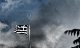 Bloomberg: To ελληνικό ΑΕΠ θα αυξηθεί κατά 2,2% το 2018