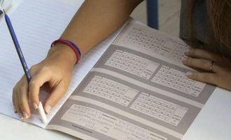 Πανελλήνιες: Ποιες αλλαγές κάνει στο μηχανογραφικό το υπουργείο Παιδείας