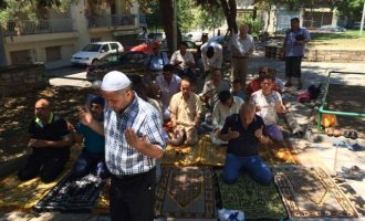 20 ακτιβιστές μουσουλμάνοι στήνουν σκηνικό θρησκευτικής έντασης στη Θεσσαλονίκη (βίντεο)